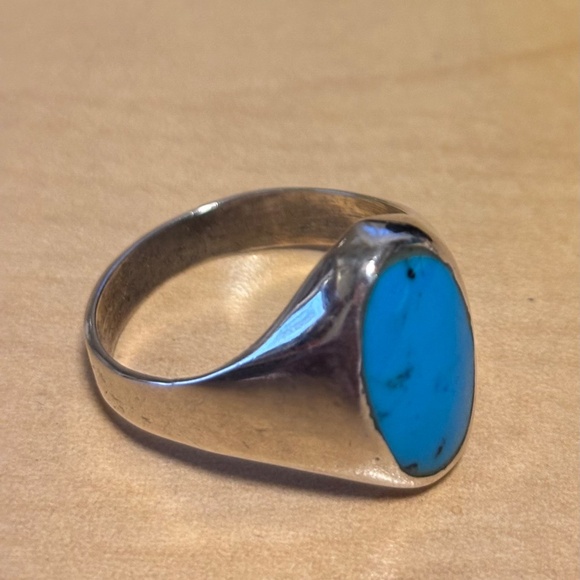 925 Sterling Ring with Blue Stone, 8.6 g., Size 10 - Picture 2 of 5